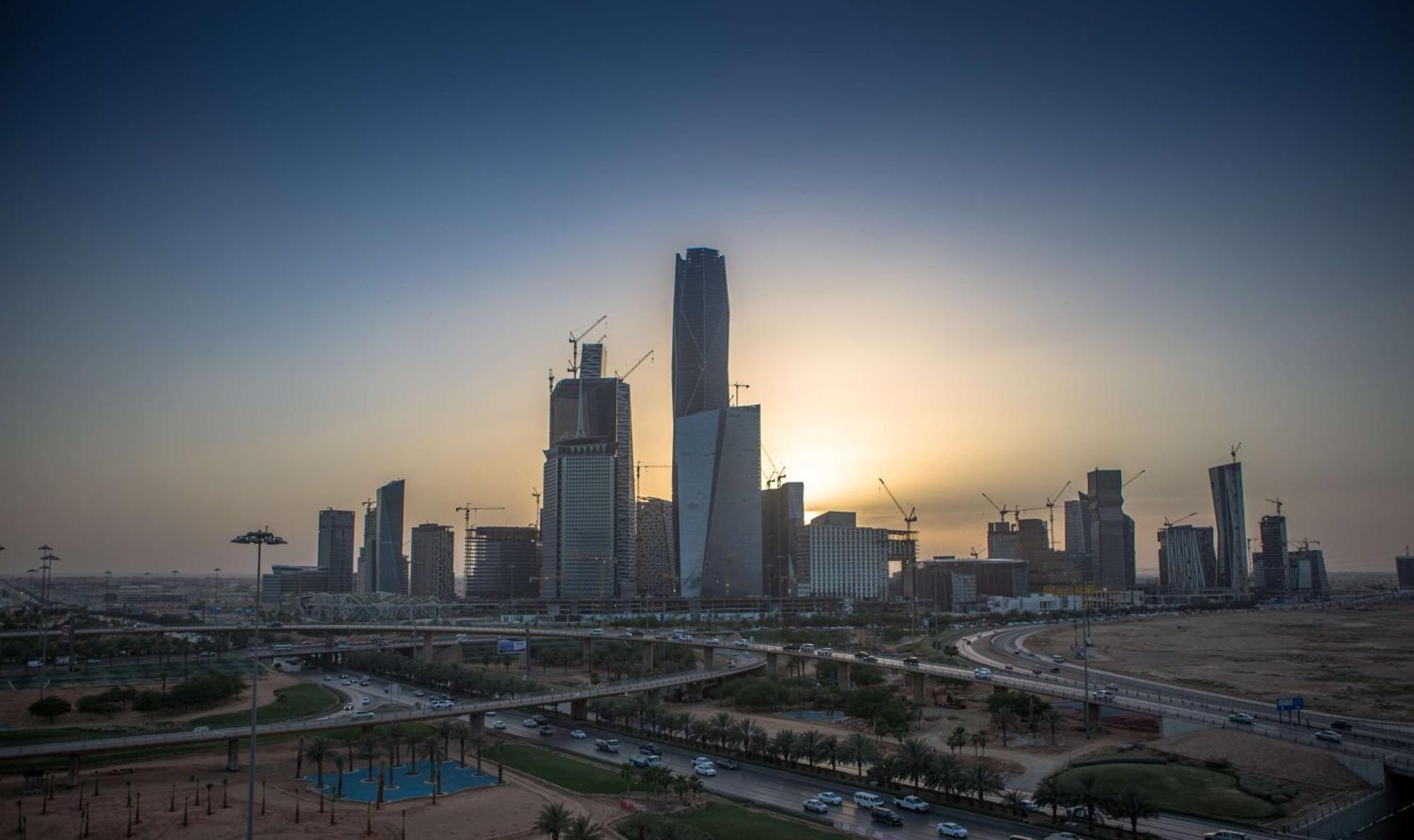 Radisson Blu Hotel Riyadh Qurtuba Extérieur photo Riyadh skyline