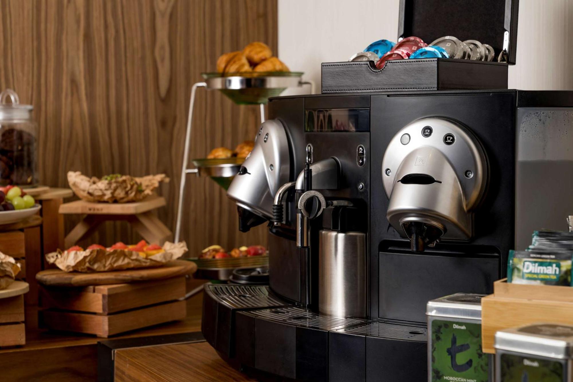 Radisson Blu Hotel Riyadh Qurtuba Extérieur photo A coffee machine