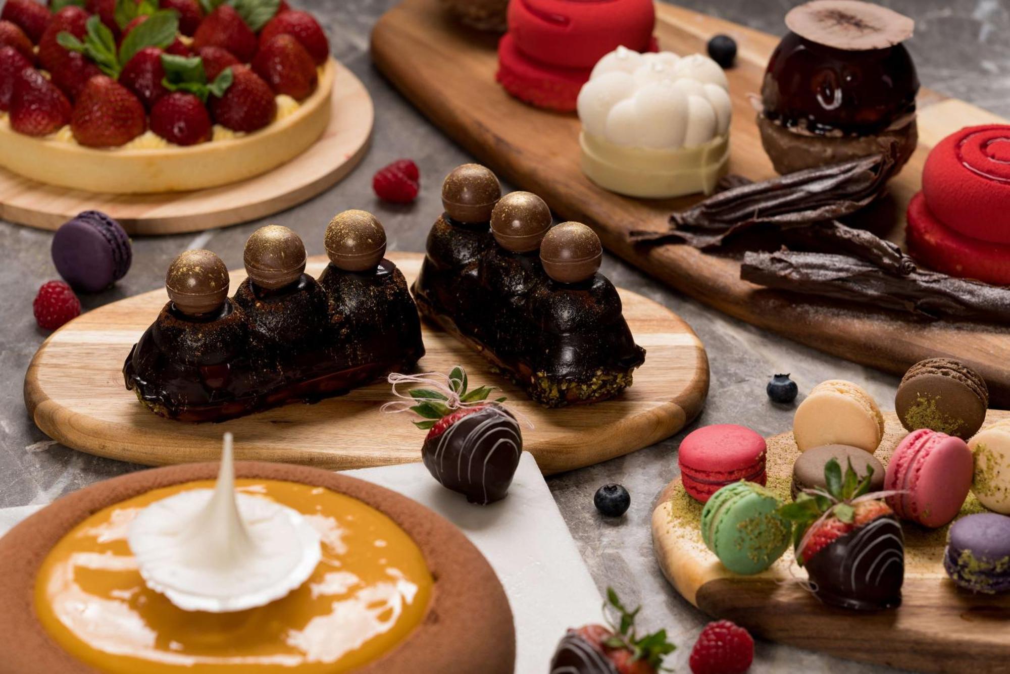 Radisson Blu Hotel Riyadh Qurtuba Extérieur photo A selection of desserts