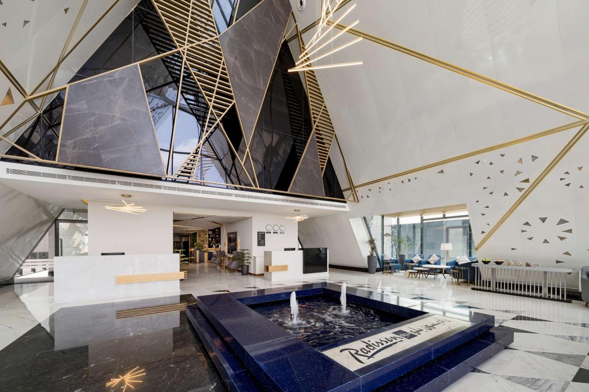 Radisson Blu Hotel Riyadh Qurtuba Extérieur photo The lobby of the hotel